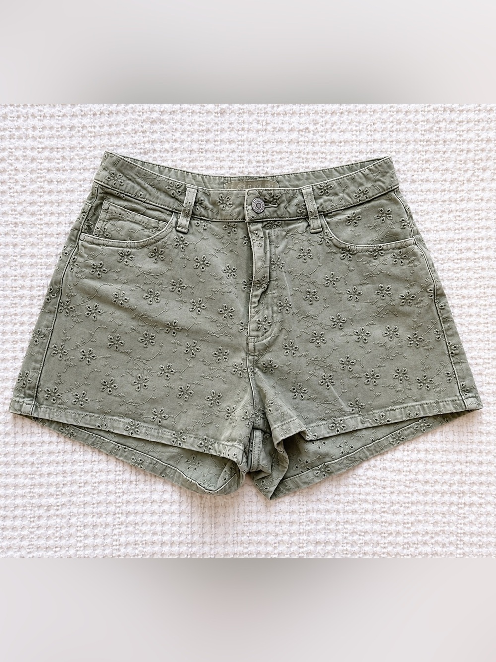 GUESS High Rise Floral Eyelet Embroidered Shorts – Sage Green